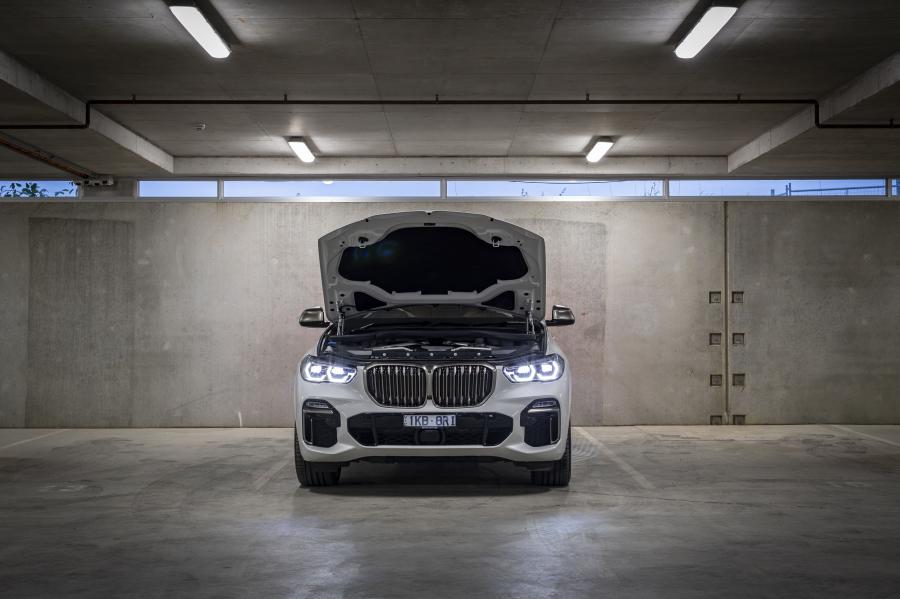 Моторный отсек BMW X5 M50d (G05) 2018 года  (AU) (фото 32 из 34)